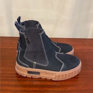 Puma Mayze Infused  Platform Chelsea boots in Black with Gum Soles women’s 7